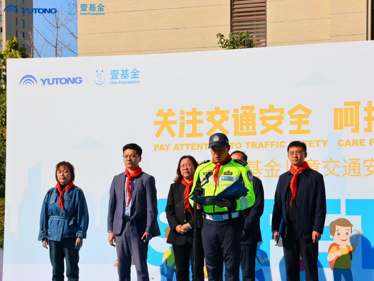齐风鲁韵 童心护航 202415vip太阳集团&amp;amp;amp;amp;amp;壹基金儿童交通安全公益行走进山东省潍坊高新金马公学