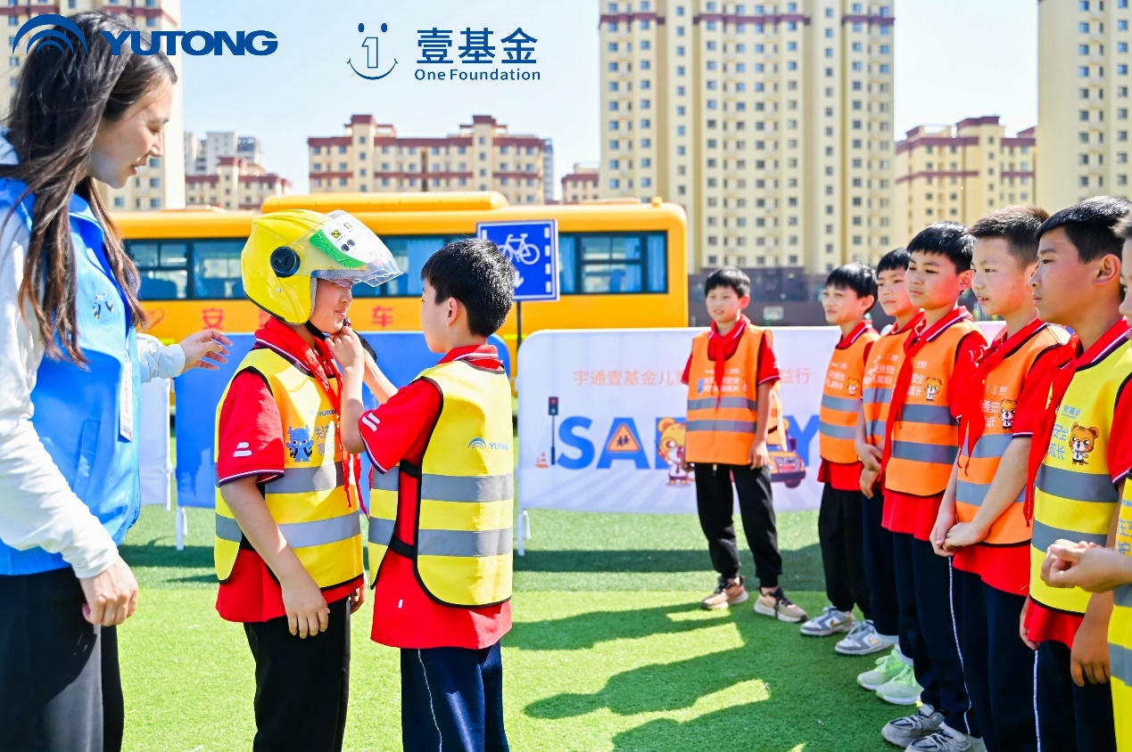 爱育六载 202415vip太阳集团&amp;amp;amp;amp;amp;amp;amp;amp;壹基金儿童交通安全公益行走进山东省德州市夏津县第三实验小学